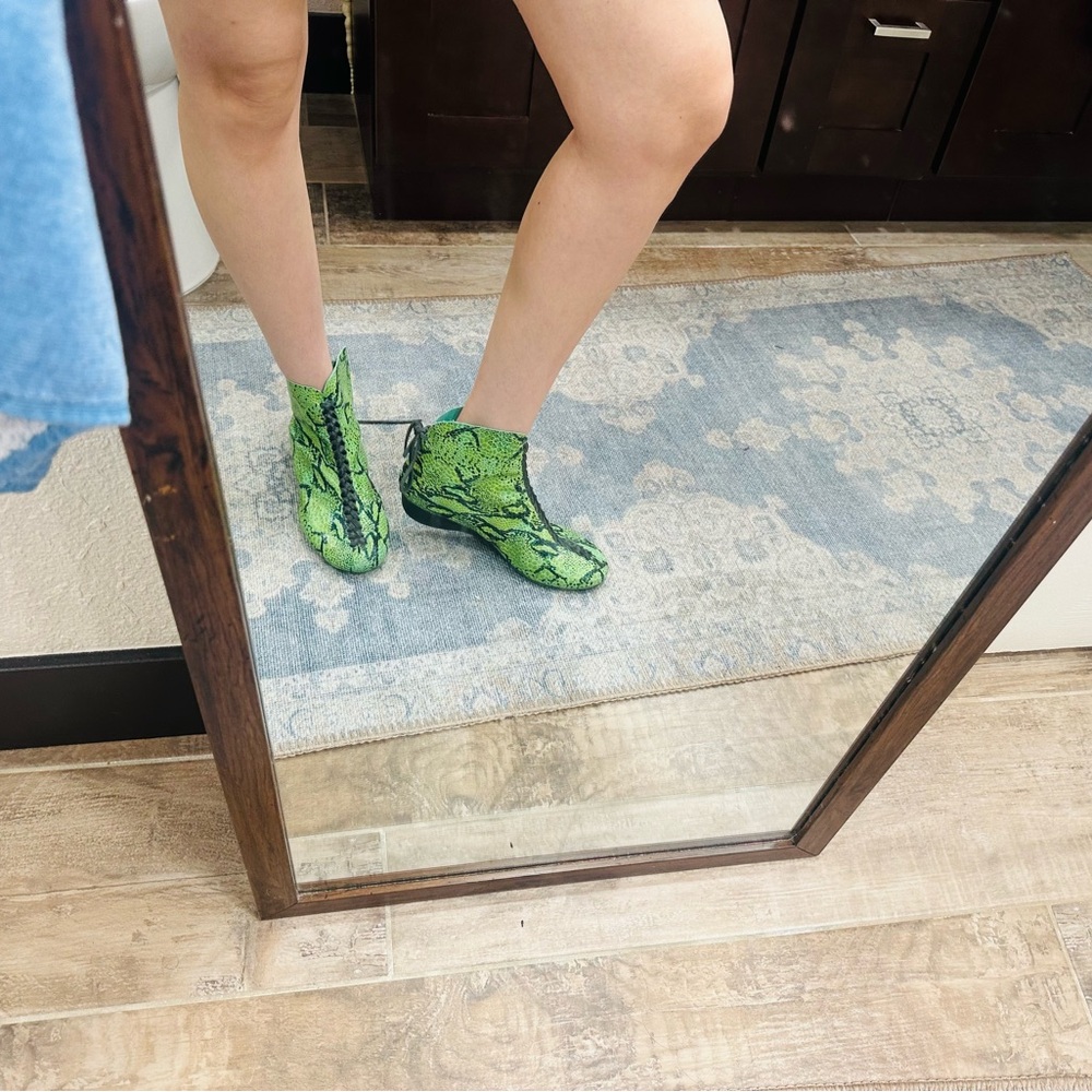 Stylish Green Snake Print Ankle Boots - Picture 5 of 6